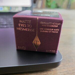 Charlotte Tilbury MATTE EYES TO MESMERIZE
in DIFFUSED BLACK easy sexy smoky eyes